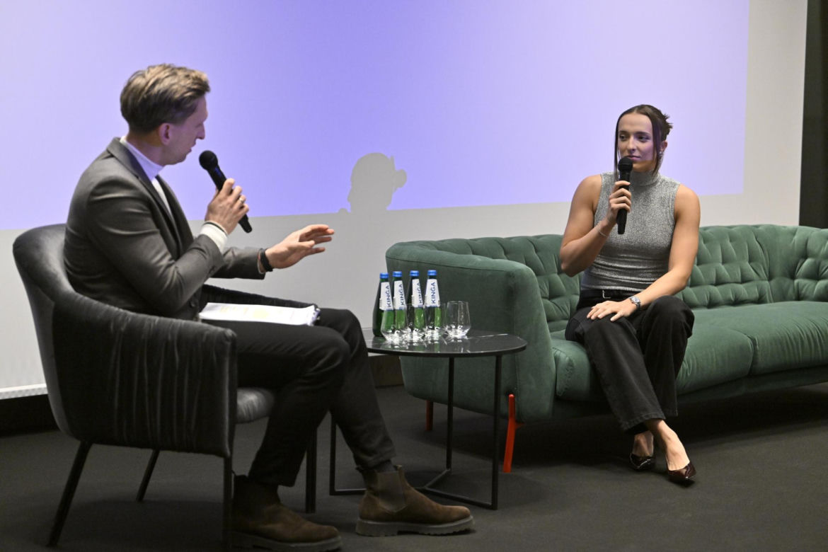 Iga Świątek i Daria Abramowicz na konferencji