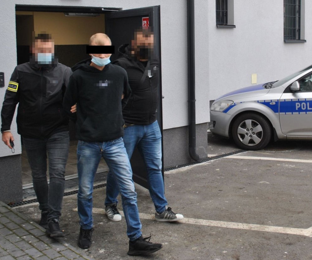 Potrącił policjanta, staranował radiowóz. Obława na szaleńca