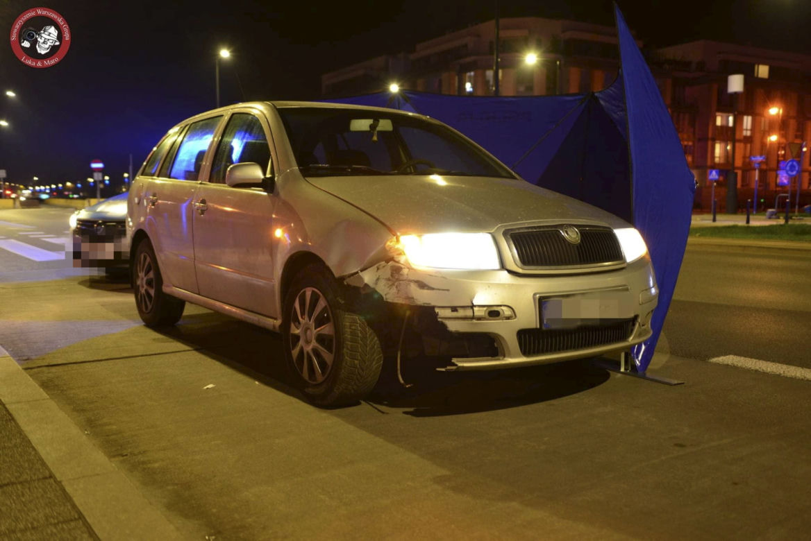 Rozwoził kanapki, nagle zjechał z drogi i skosił słupki. Nie żyje
