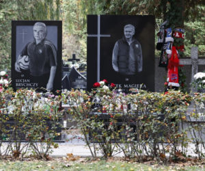 Groby Jacka Magiery i Lucjana Brychczego na Cmentarzu Wojskowym na Powązkach
