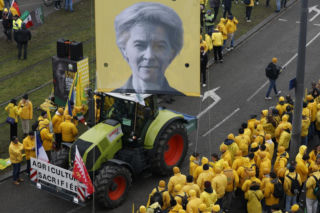 Tysiące rolników pod Parlamentem Europejskim. Sprzeciwiają się umowie UE–Mercosur