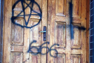 Satanistyczne znaki i groźby w Poznaniu. „Ten kościół spłonie”. Ksiądz zabiera głos