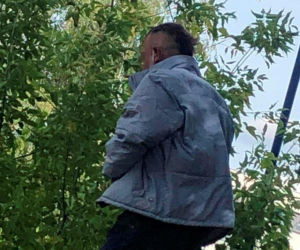 Zboczeniec na ul. Hawajskiej na Ursynowie 