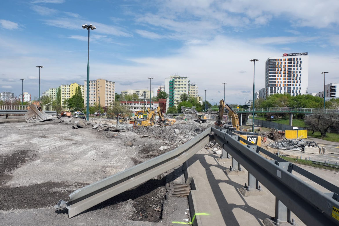 Burzą wiadukt nad Ostrobramską