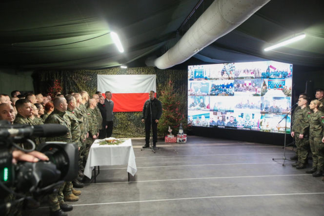 Prezydent RP Karol Nawrocki podczas spotkania świątecznego z żołnierzami