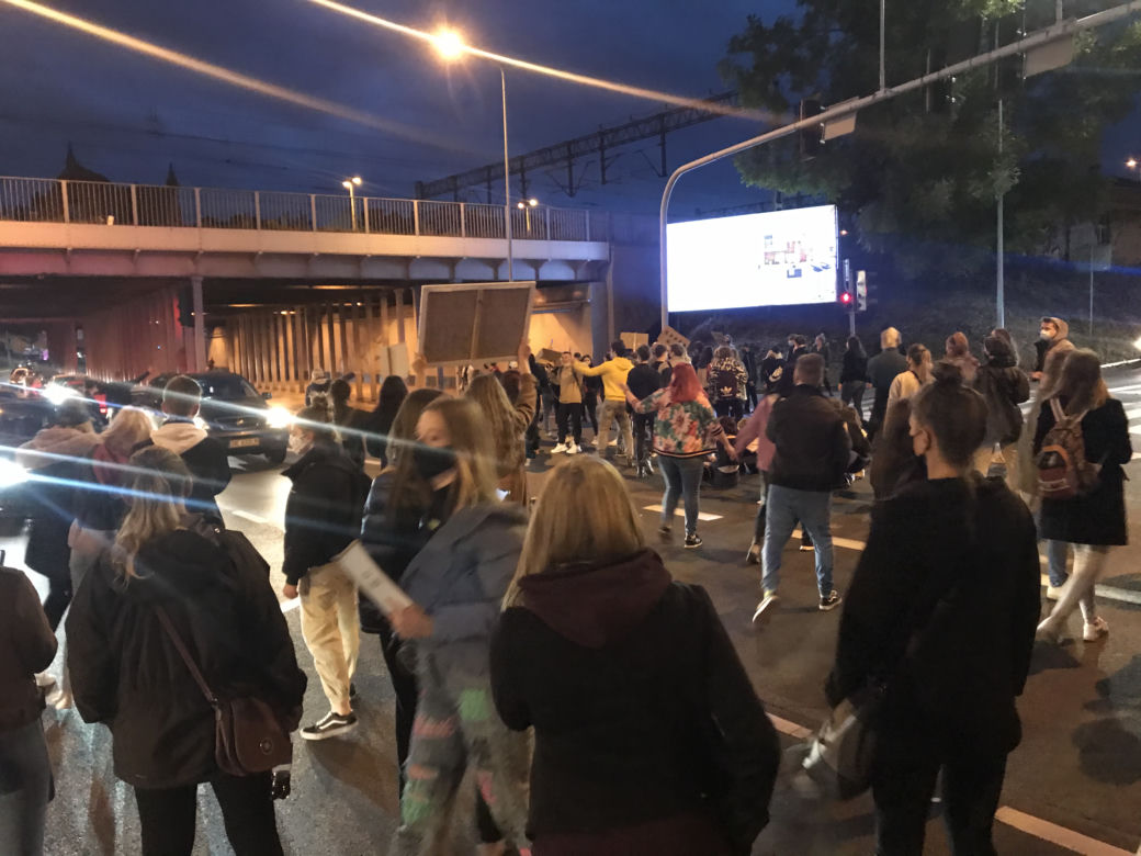 Protest kobiet w Katowicach! Karetka na sygnale jechała wprost na uczestników