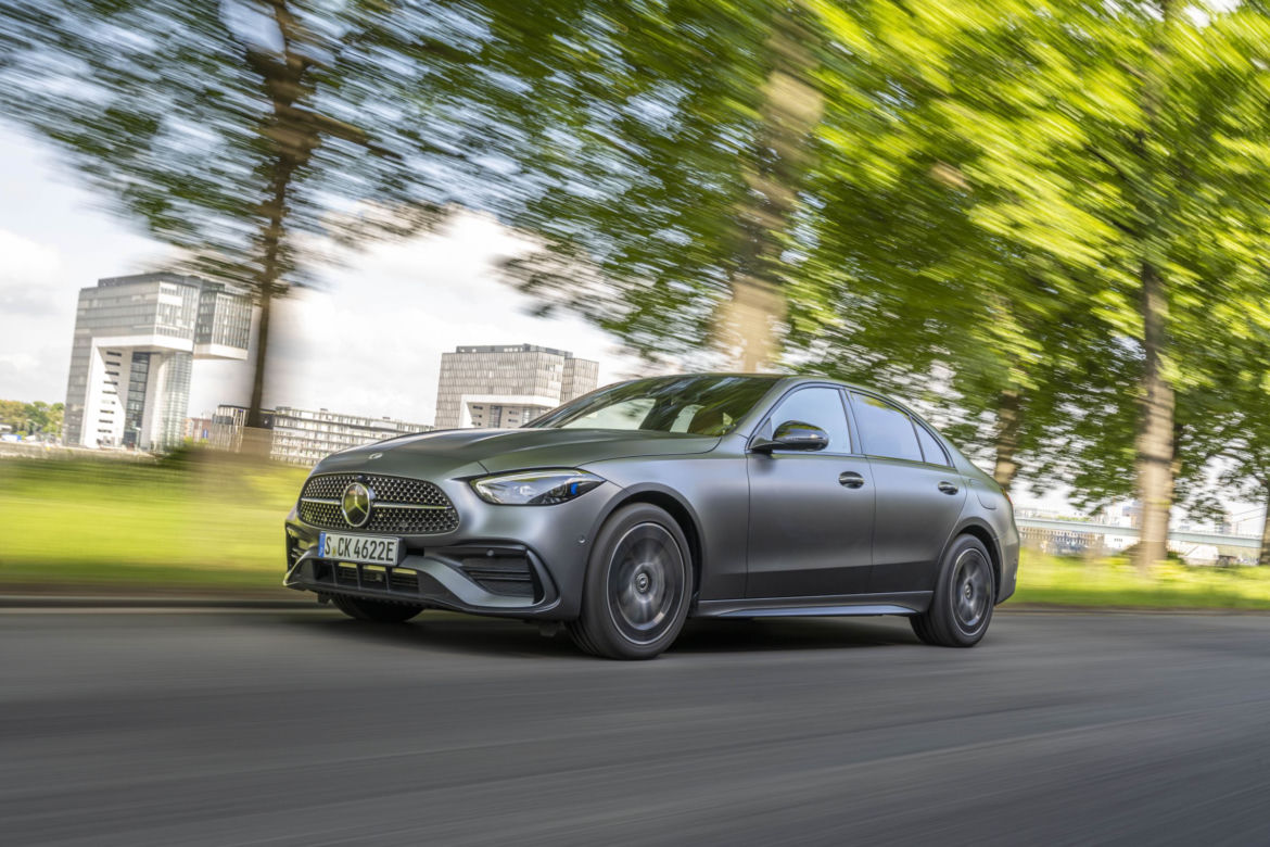 Mercedes-Benz Klasy C 300 e (2022)