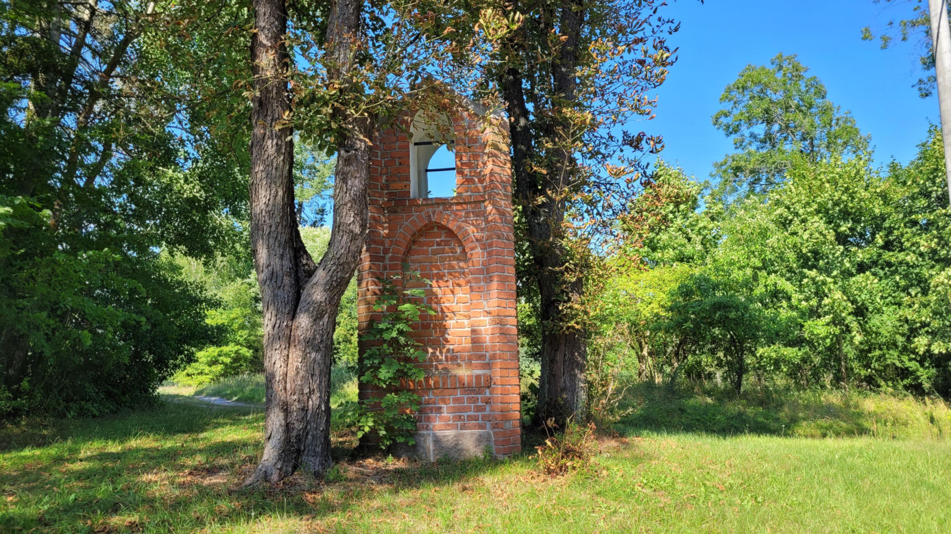 Orzechowo – zniszczona przez komunizm wieś-widmo, w której prawie nikt nie mieszka