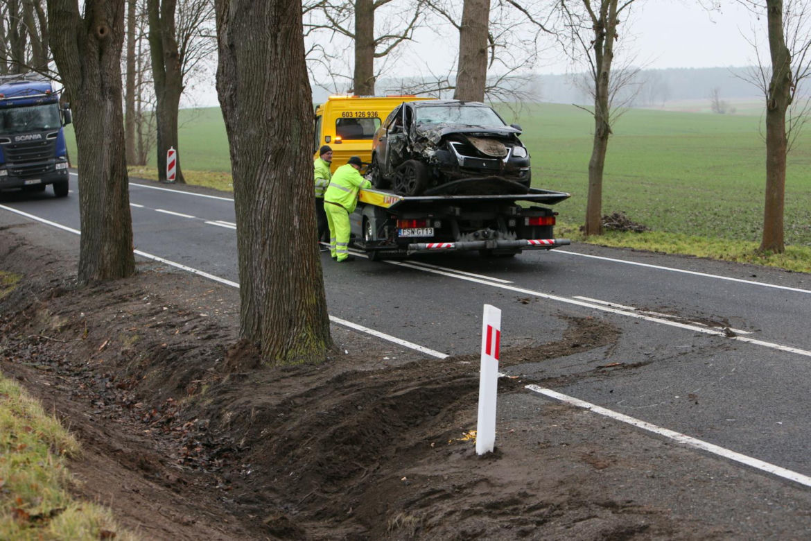 Wypadek obok Świebodzina. W samochodzie osobowym jechało 9 osób