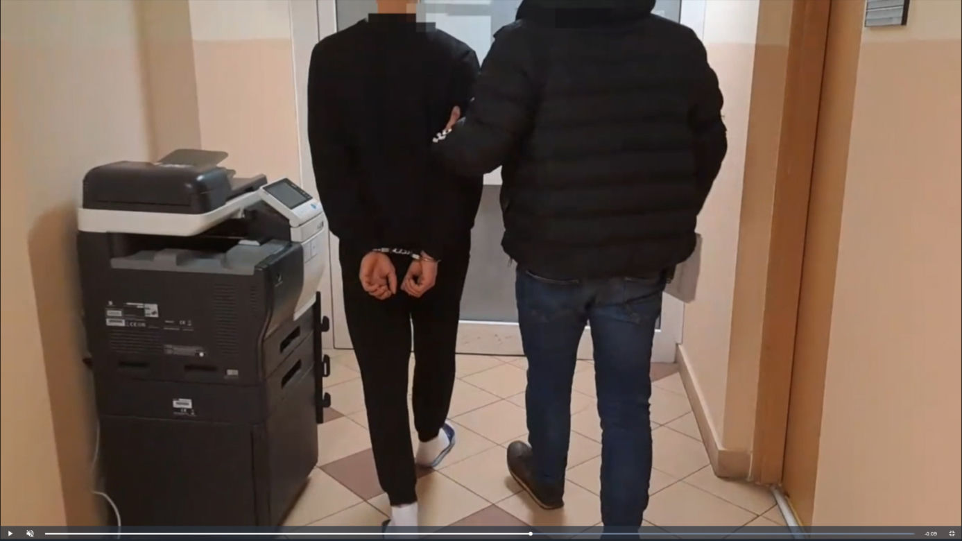 Krwawy napad na sklep w Kobyłce. Co wiemy o zatrzymanym 22-latku?