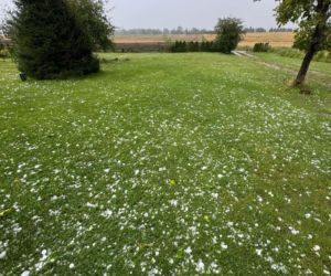 Gradobicie na Mazurach. Kule lodu wielkości pięści niszczyły dachy i samochody!