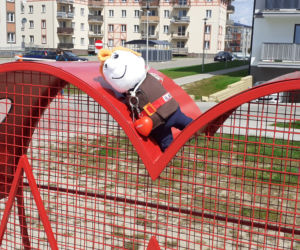 Podwójne serce na nakrętki stanęło na iławskim osiedlu Piastowskim