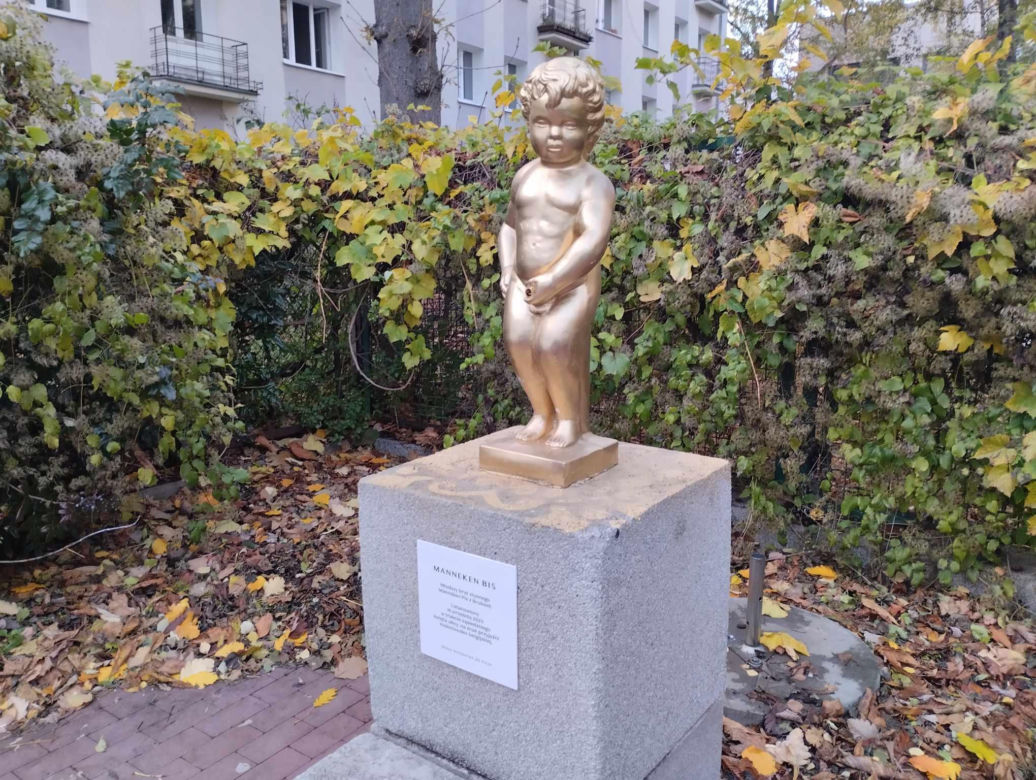 Mieszkańcy ustawili na swojej ulicy rzeźbę sikającego chłopca. To młodszy brat słynnego Manneken Pis