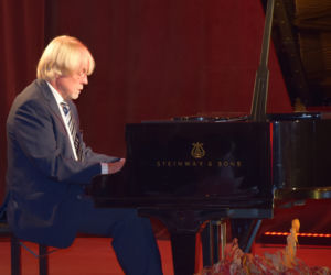 Koncert wybitnego pianisty i uzdolnionej stypendystki w Lasecznie