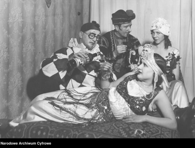 Sylwester w Warszawie sprzed lat. Tak stolica witała dawniej Nowy Rok