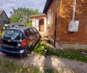 Groźny wypadek! Pijany kierowca wjechał na podwórko, gdzie bawiły się dzieci. Ranny 11-letni chłopiec