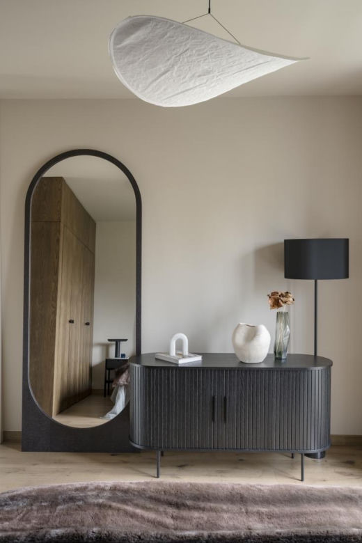Styl Bauhaus we wnętrzu. Zobacz nowoczesny apartament dla pary
