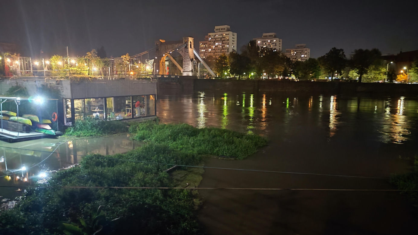 Walka o wrocławskie osiedla nad Odrą i Oławą. Mieszkańcy do późnych godzin nocnych ratowali dobytek