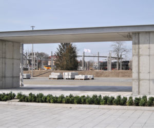 Remont przed dworcem PKP w Iławie - marzec 2020