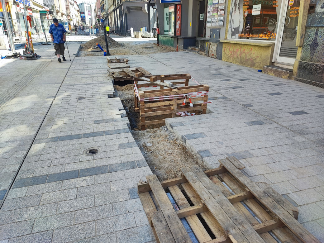 Ulica Dworcowa w Bytomiu nadal rozkopana