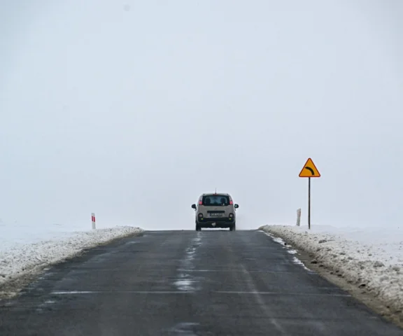 Zima uderzyła z pełną mocą. Prądu nie ma ponad 134 tys. odbiorców