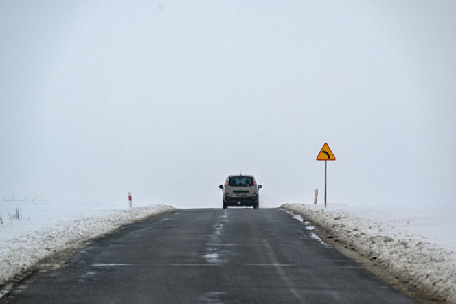 Atak zimy w Polsce. Śnieżyca paraliżuje południe kraju. Strażacy mieli ponad 1,5 tys. interwencji