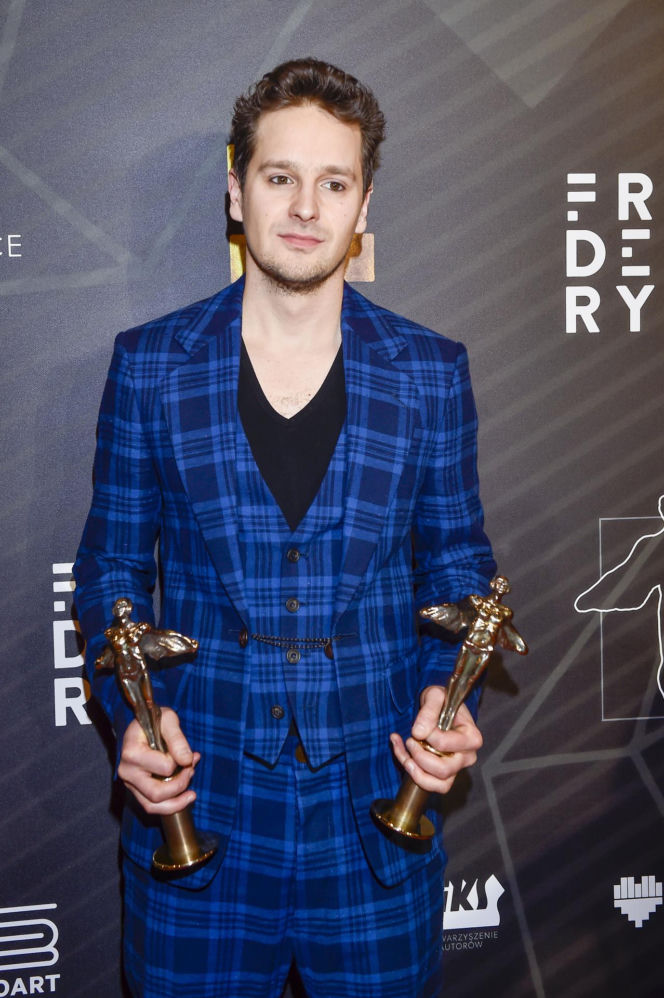 Tak zmieniał się Krzysztof Zalewski. Długie włosy były kiedyś jego znakiem rozpoznawczym