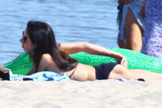 Marta Kaczyńska z mężem i synem na plaży