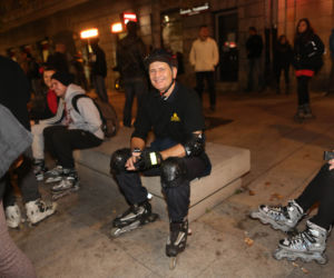 Nightskating. Warszawiacy przejechali stolicę na rolkach [Zdjęcia]