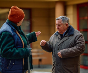 Na Wspólnej, odcinek 4197: Remek rozpoznaje w gościu Igi i Jakuba prostytutkę, która zeznawała na komendzie