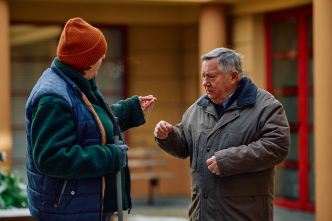 Na Wspólnej, odcinek 4197: Remek rozpoznaje w gościu Igi i Jakuba prostytutkę, która zeznawała na komendzie