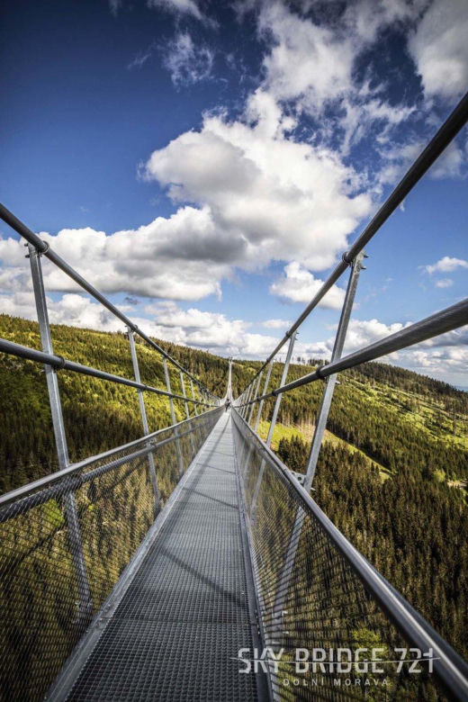 Sky Bridge 721 budowano 2 lata