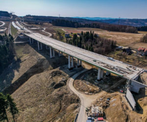 Najwyższa estakada w Polsce powstaje na S19 Babica Jawornik. Na plac budowy prowadzą serpentyny
