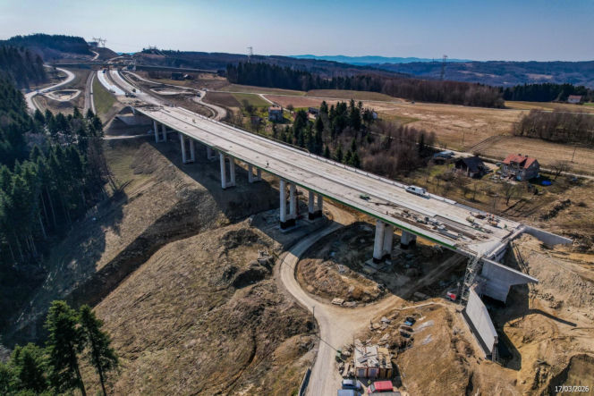 Najwyższa estakada w Polsce powstaje na S19 Babica Jawornik. Na plac budowy prowadzą serpentyny