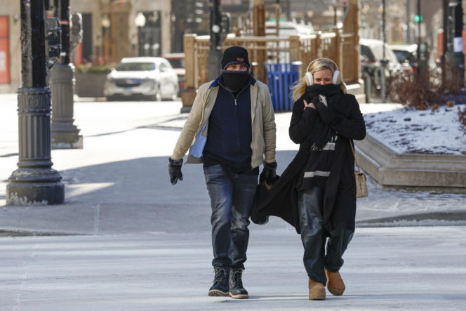 Chaos pogodowy w USA. Śnieżyce, setki odwołanych lotów i stan wyjątkowy