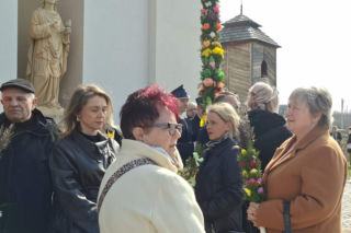 Niedziela Palmowa w Krynkach. Rekordowa palma ma 5 metrów i 40 centymetrów