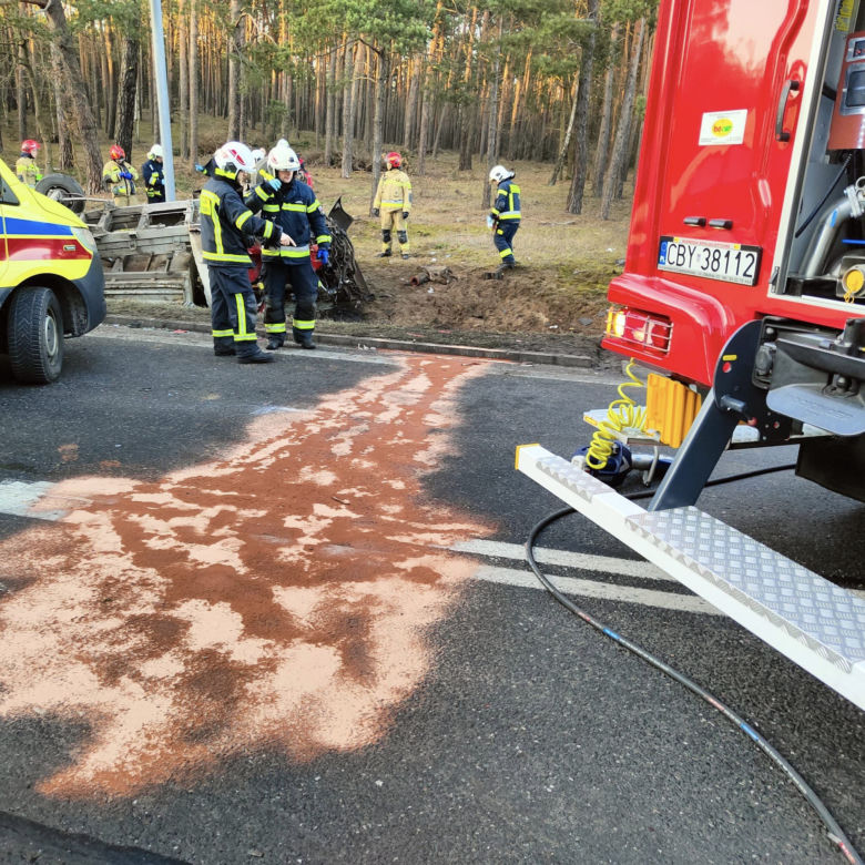 Groźny wypadek na DK 10 pod Bydgoszczą! Dwie osoby poszkodowane [ZDJĘCIA]