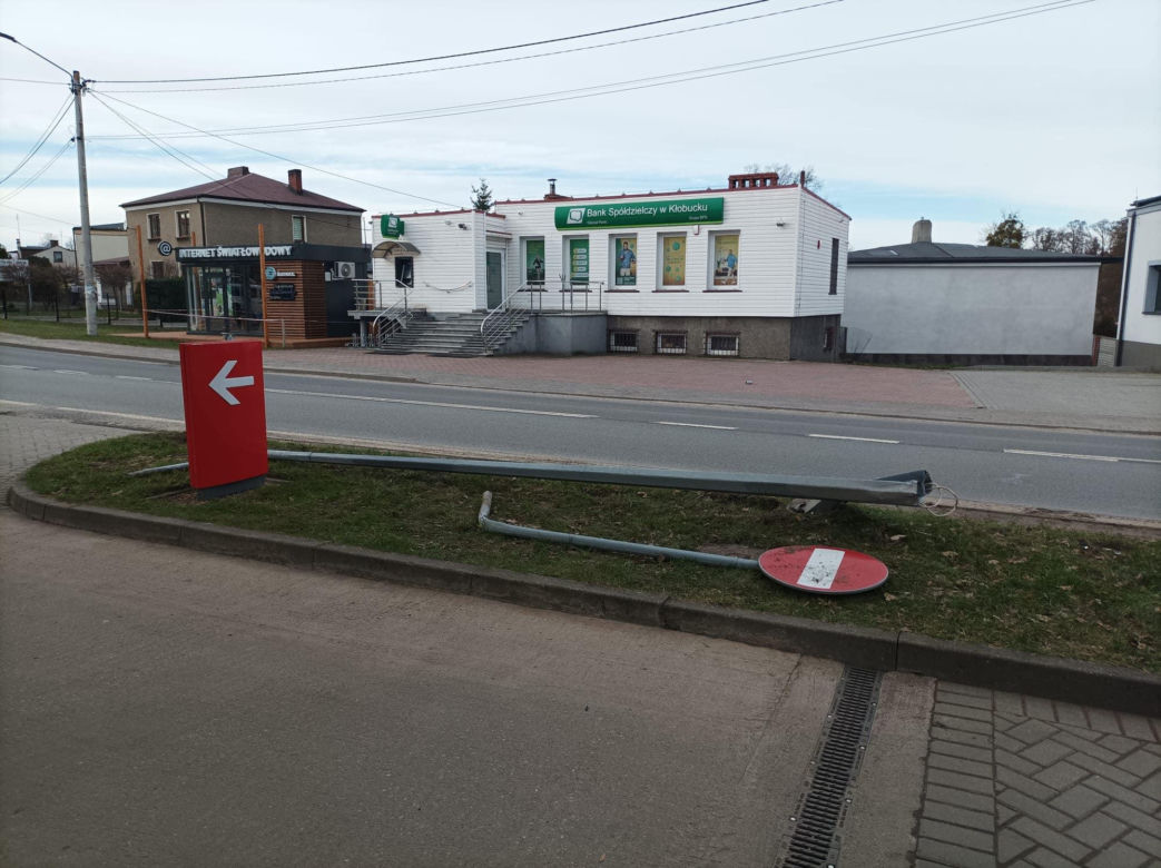 Śląskie: Zdemolował samochodem stację paliw. Nie znalazł paliwa za 5,19‬ zł?