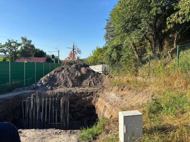 Kolej buduje 40- metrowy maszt w okolicy ul. Tatrzańskiej