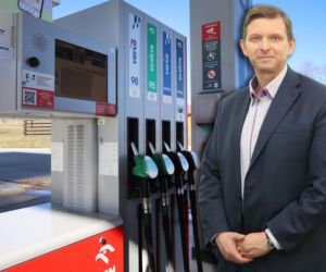 Obniżki cen paliw w praktyce. Ekonomista Marek Zuber tłumaczy, ile zaoszczędzimy na litrze