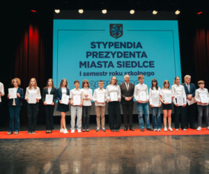 Najzdolniejsi uczniowie odebrali stypendia Prezydenta Miasta Siedlce