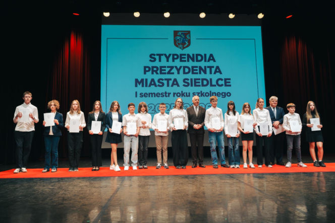 Najzdolniejsi uczniowie odebrali stypendia Prezydenta Miasta Siedlce