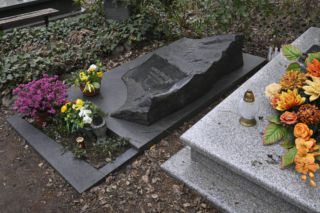 Tak wygląda grób prof. Jadwigi Staniszkis dwa lata po śmierci