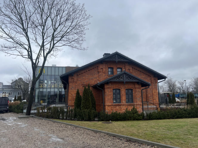 Nietypowy McDonald's przy ul. Radzymińskiej w Warszawie