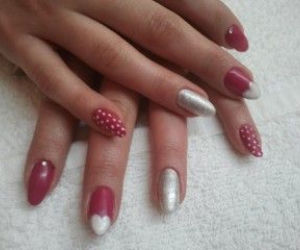 manicure, paznokcie, manicure w kropki, lakier do paznokci