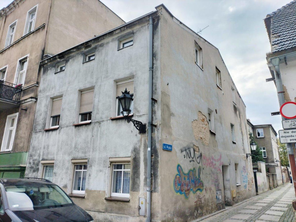 Kilka "baniek" dofinansowania na kilka kamienic w Lesznie. Przejdą kapitalny remont