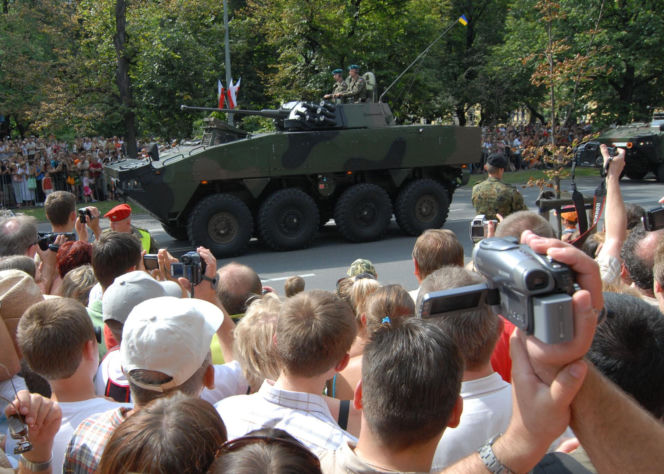 Wielka defilada w Warszawie. To Lech Kaczyński rozpoczął wojskowe pokazy w 2007 roku