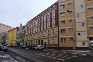 Pierwsze ekipy pojawią się na ul. Emilii Plater jeszcze w tym tygodniu. To początek długo wyczekiwanej przebudowy jednej z ważniejszych ulic w tej części miasta. Na razie jednak kierowcy mogą odetchnąć – wstępne prace nie spowodują żadnych zmian w ruchu.