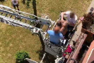 Legnica: Uciekał przed policjantami po balkonach. W mieszkaniu miał broń
