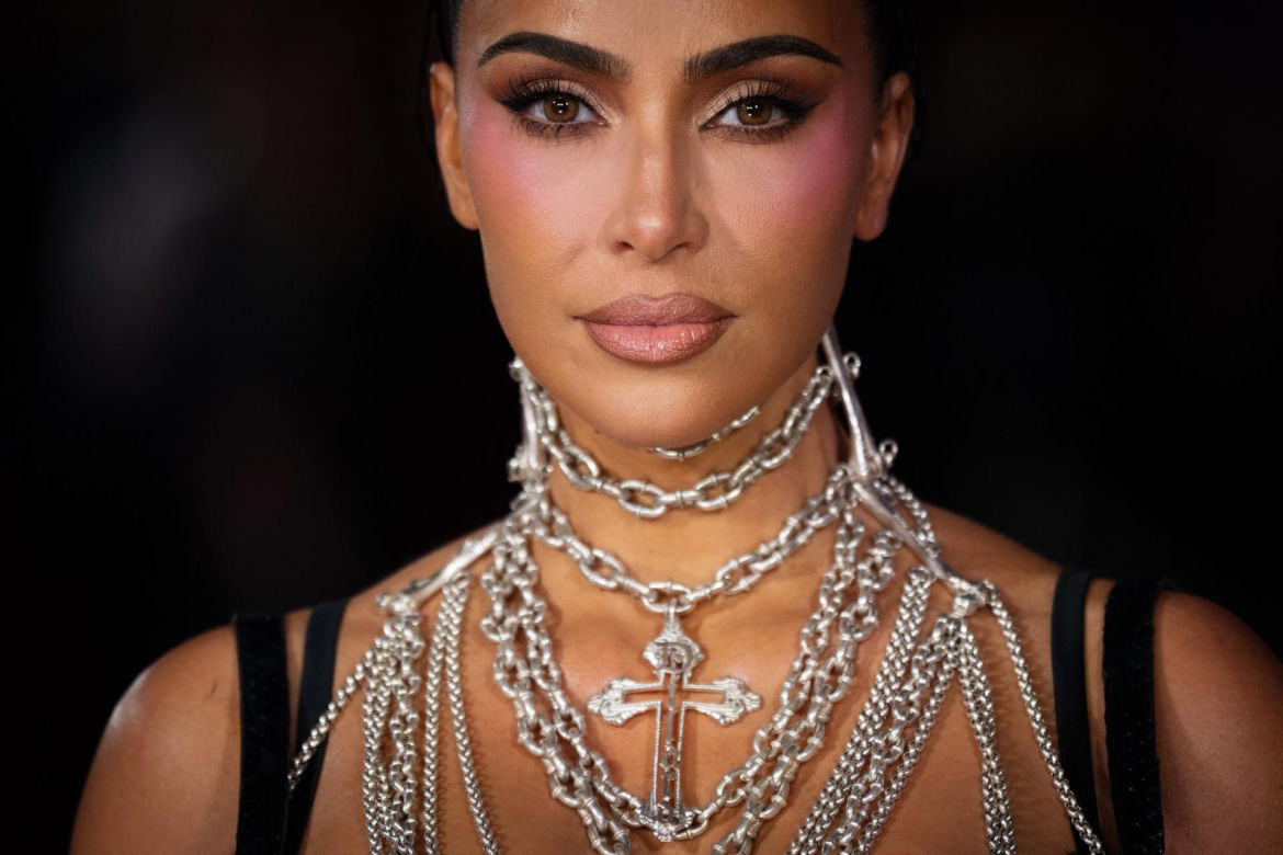 Kim Kardashian wściekła na wróżki. Obiecały jej, że zda egzamin adwokacki. Teraz uczy się w bikini